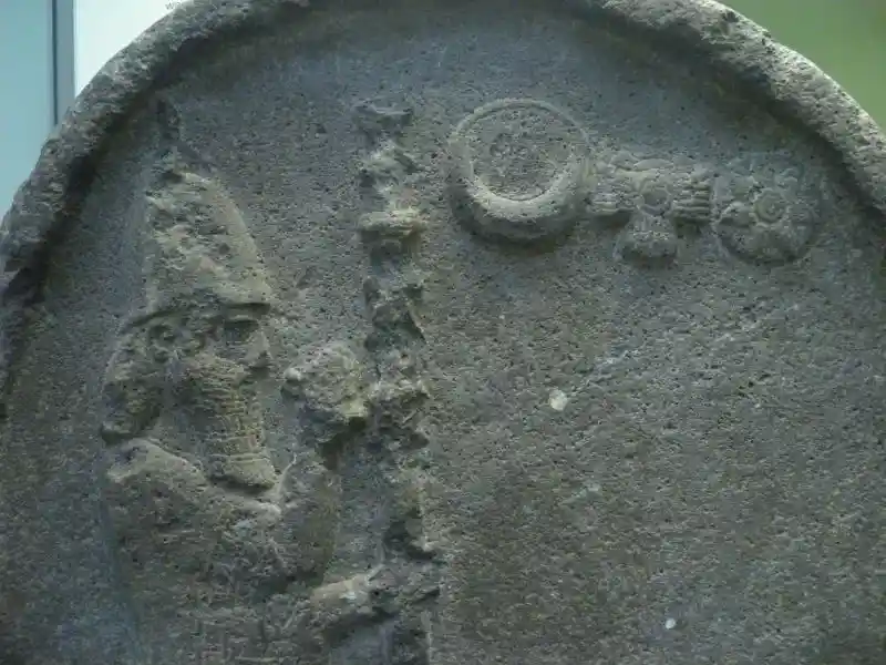 Winged disc, solar disc, and a crescent on the stela of Nabonidus